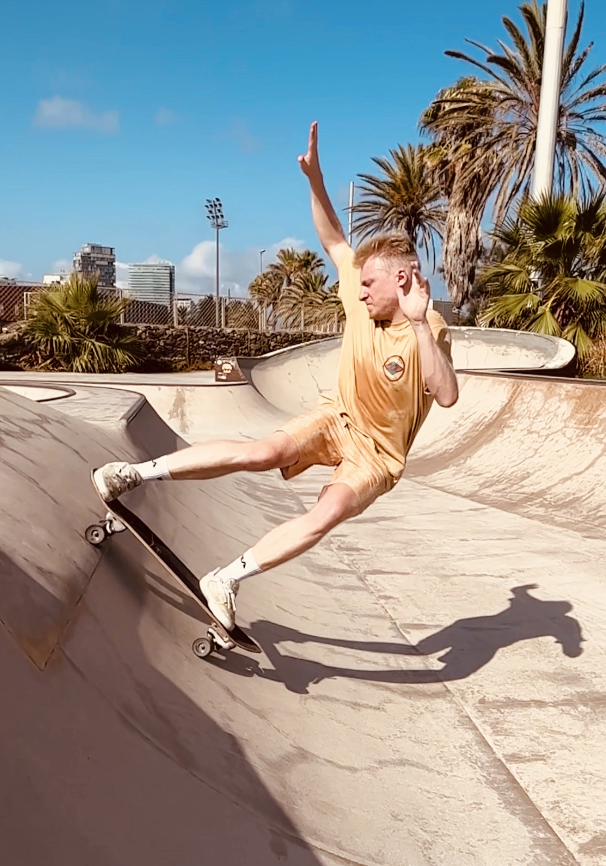 Gabriele Tealdo carving the bowl at a Barcelona skatepark